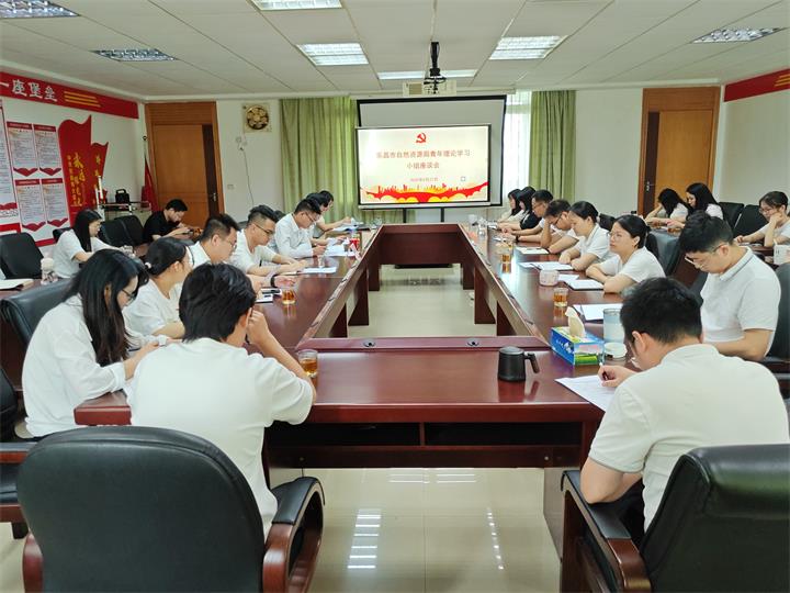青年理論學(xué)習(xí)小組座談會jpg(3).jpg