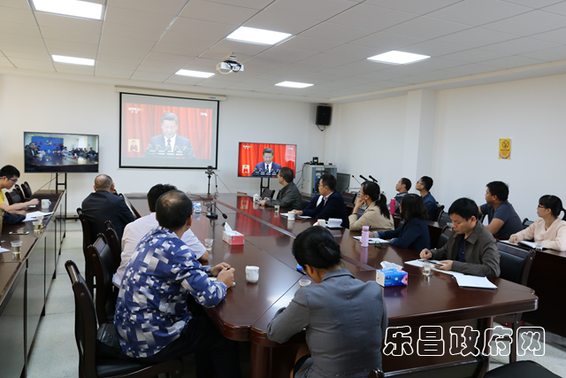 團(tuán)市委組織收看黨的十九大開幕式.png